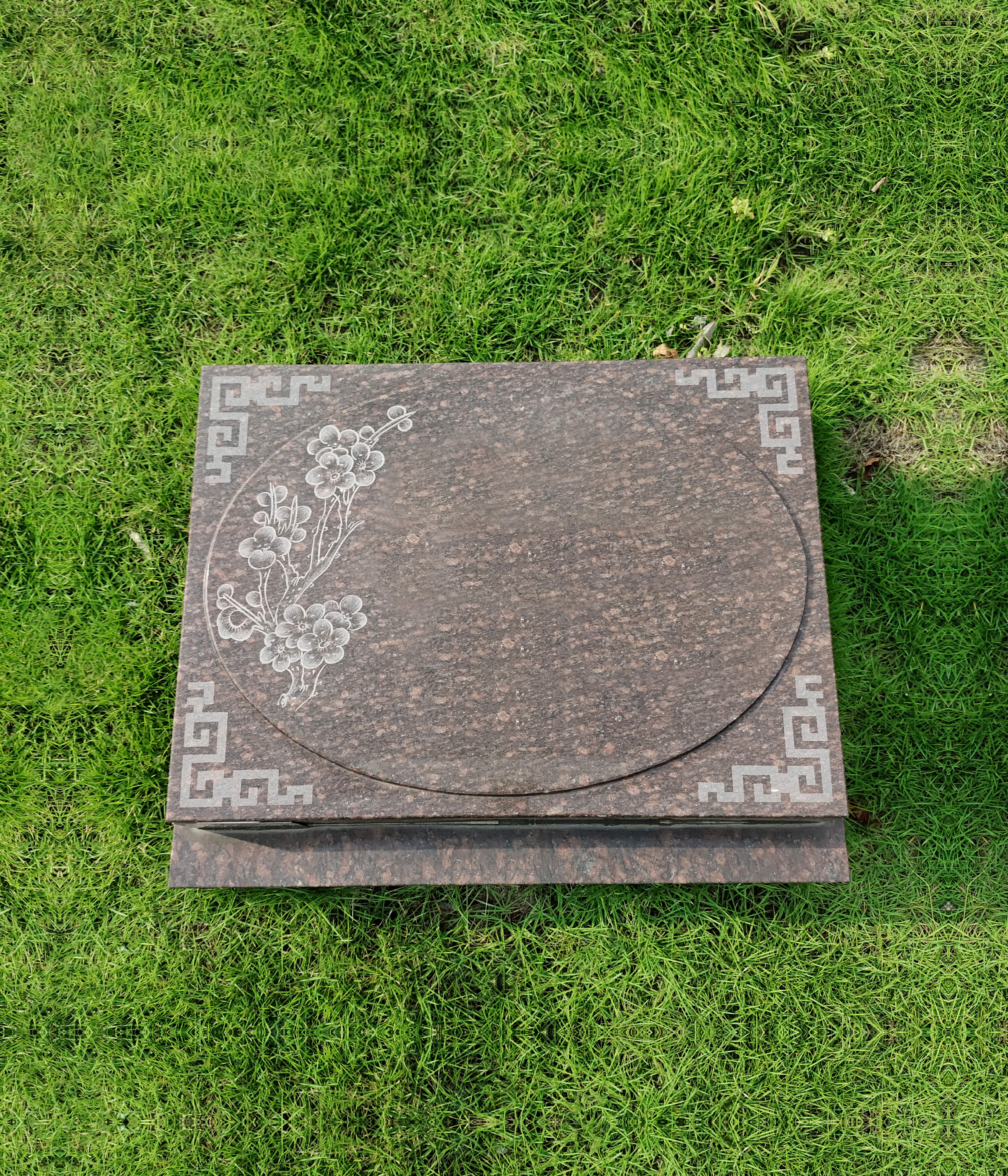 荆州市龙山公墓：墓碑石材该如何选择？